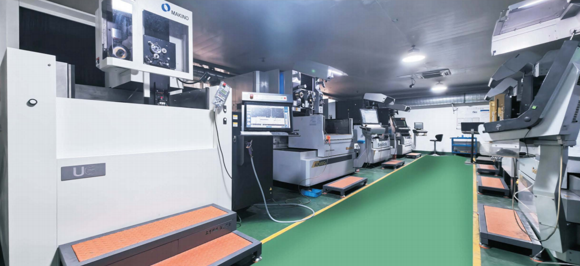 瑞士阿奇 沙迪克慢走丝车间.png