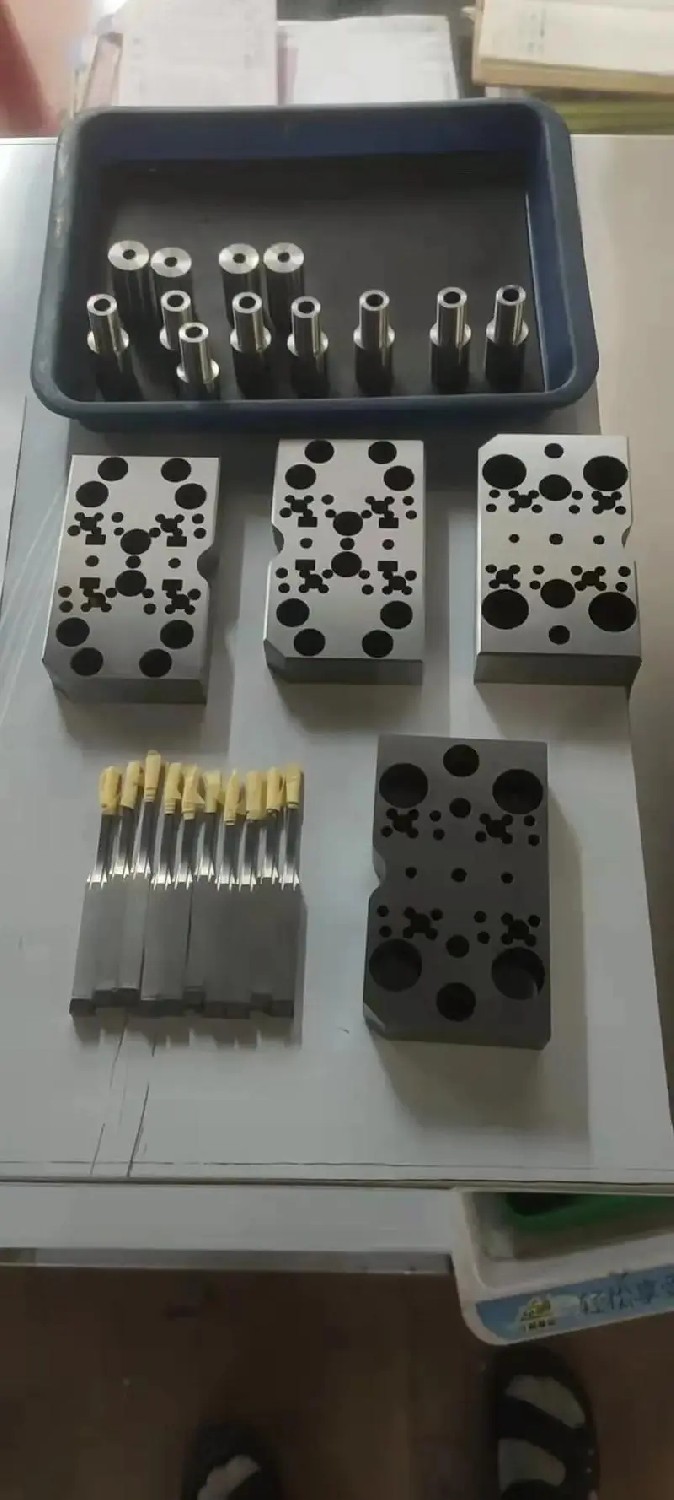 注塑工艺——模内热切